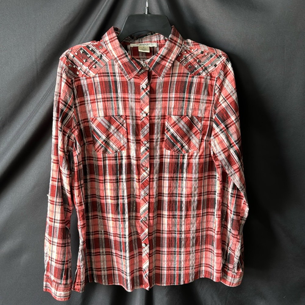 Women’s button up plaid shirt